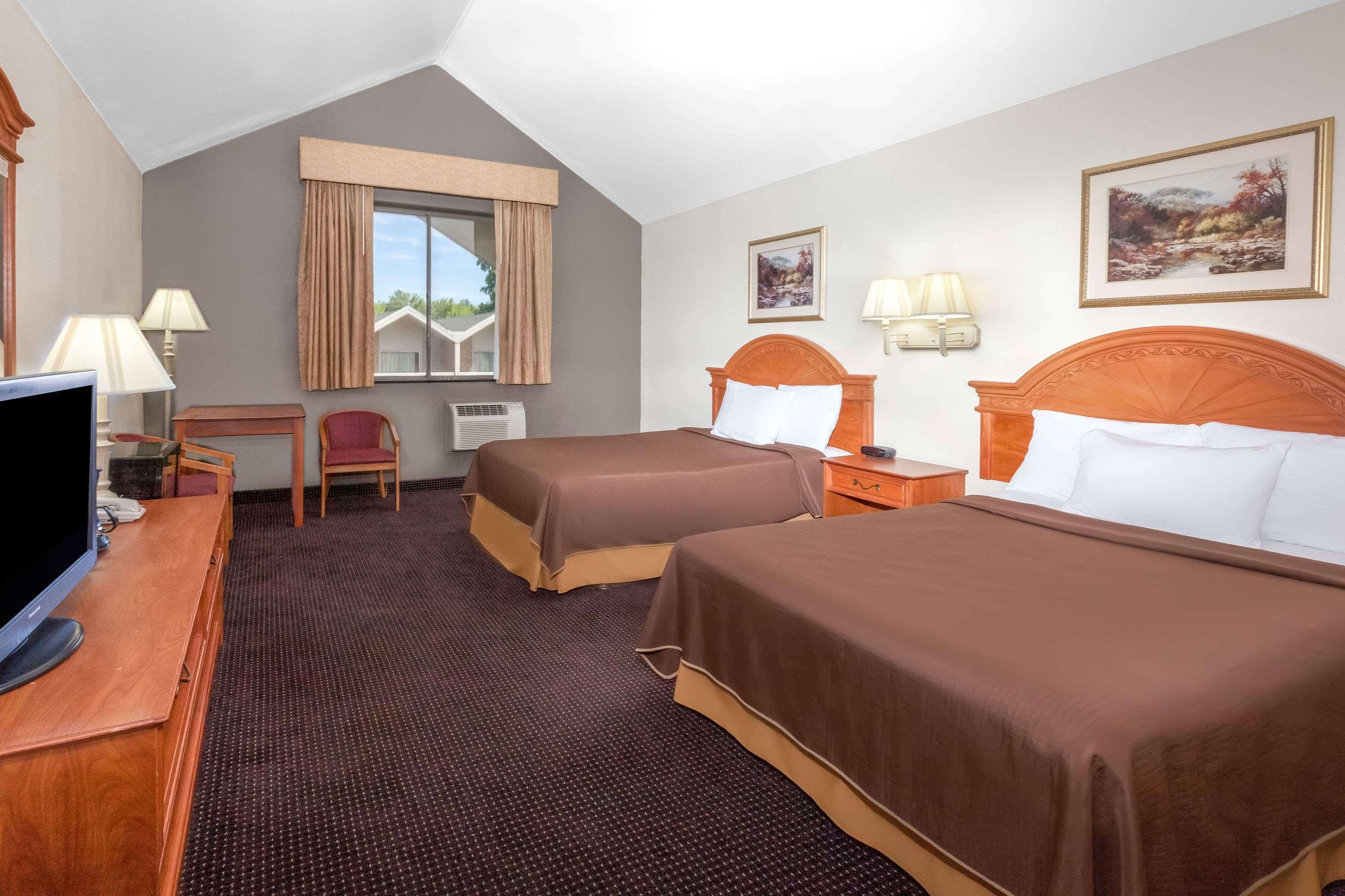 Travelodge By Wyndham Джаксън Екстериор снимка